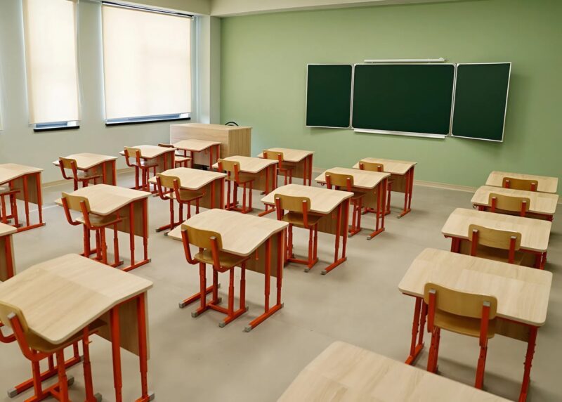 Dziecko w klasie stało się obiektem drwin ze strony nauczyciela i kolegów, ale to, co wydarzyło się kilka minut później, sprawiło, że wszyscy zamilkli