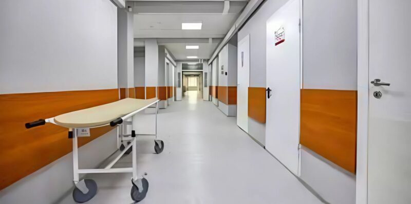 Matka postanowiła, po kilku dniach nieustannego płaczu dziecka, zabrać je na badania, ale to, co lekarz odkrył po badaniu, było przerażające