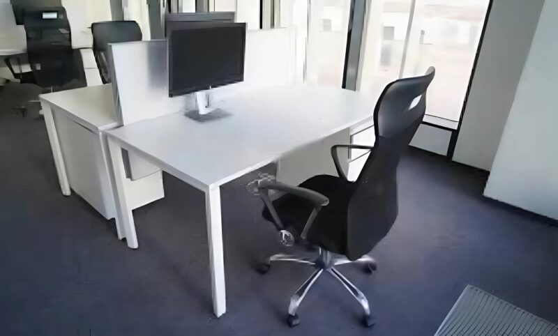 Dyrektor popchnął starszą kobietę i upadła na podłogę ։ Jednak gdy syn starszej kobiety wszedł i zobaczył to wszystko, zrobił dyrektorowi coś, po czym wszyscy obecni byli w szoku